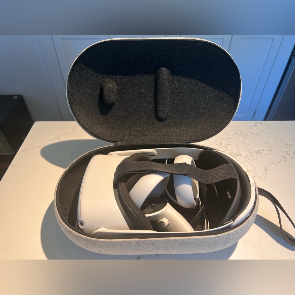 Oculus Meta quest 2 256GB virtual reality headset